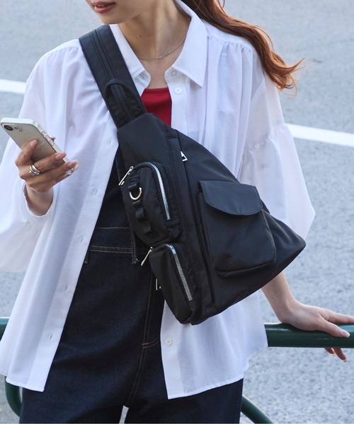 BONLECILL Marche(ボンルシールマルシェ)の「【BONLECILL Marche】2wayトライアングルボディバッグ(ボディバッグ/ウエストポーチ・レディース・ブラック・FREE)」の4枚目の写真