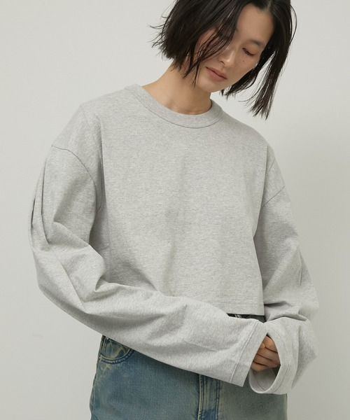 LA PEAU DE GEM（ラポドゥジェム）の「【LA PEAU DE GEM】sleeve tuck cropped long tee/スリーブタッククロップドロングTシャツ（Tシャツ/カットソー・レディース・ブラック/ホワイト/グレー・FREE）」の3枚目の写真