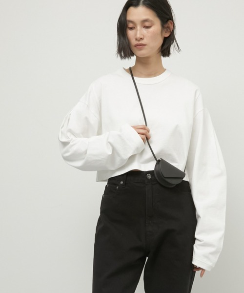 LA PEAU DE GEM（ラポドゥジェム）の「【LA PEAU DE GEM】sleeve tuck cropped long tee/スリーブタッククロップドロングTシャツ（Tシャツ/カットソー・レディース・ブラック/ホワイト/グレー・FREE）」の2枚目の写真