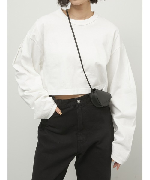 LA PEAU DE GEM（ラポドゥジェム）の「【LA PEAU DE GEM】sleeve tuck cropped long tee/スリーブタッククロップドロングTシャツ（Tシャツ/カットソー・レディース・ブラック/ホワイト/グレー・FREE）」の4枚目の写真