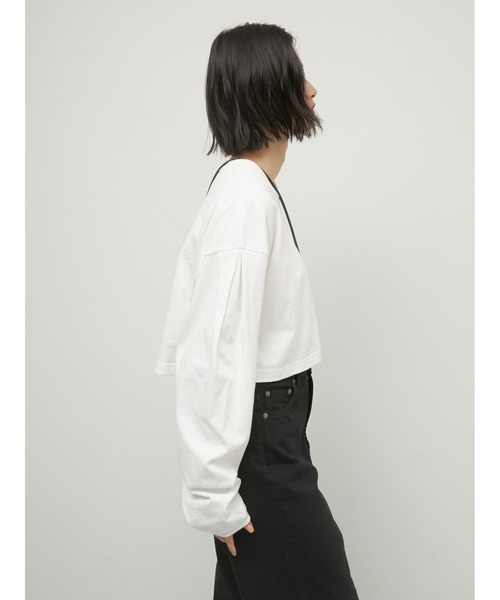 LA PEAU DE GEM（ラポドゥジェム）の「【LA PEAU DE GEM】sleeve tuck cropped long tee/スリーブタッククロップドロングTシャツ（Tシャツ/カットソー・レディース・ブラック/ホワイト/グレー・FREE）」の6枚目の写真