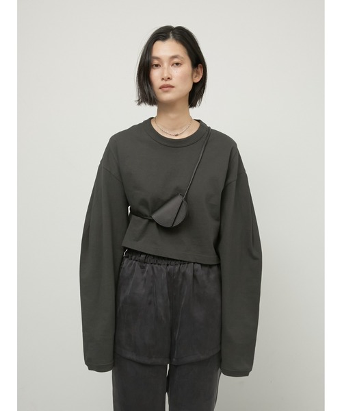 LA PEAU DE GEM（ラポドゥジェム）の「【LA PEAU DE GEM】sleeve tuck cropped long tee/スリーブタッククロップドロングTシャツ（Tシャツ/カットソー・レディース・ブラック/ホワイト/グレー・FREE）」の19枚目の写真