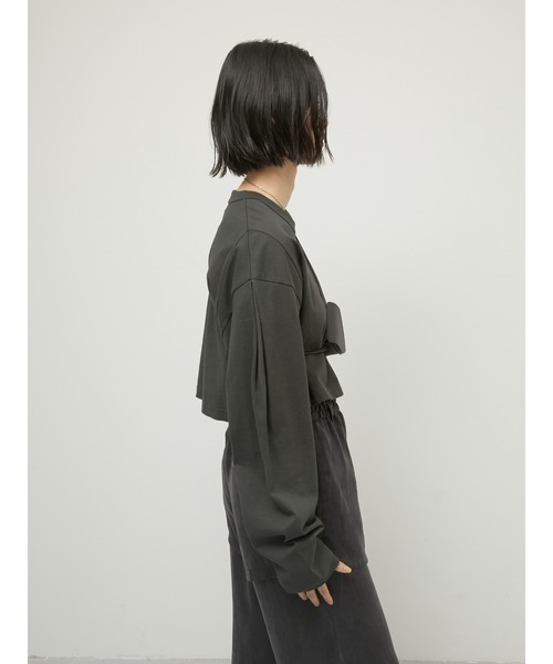 LA PEAU DE GEM（ラポドゥジェム）の「【LA PEAU DE GEM】sleeve tuck cropped long tee/スリーブタッククロップドロングTシャツ（Tシャツ/カットソー・レディース・ブラック/ホワイト/グレー・FREE）」の20枚目の写真