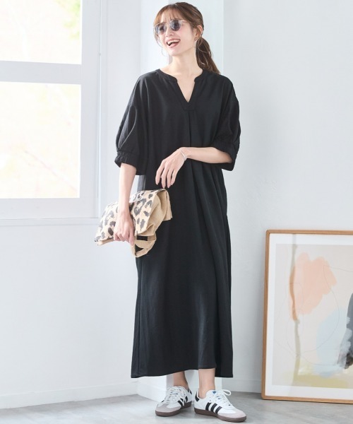 SMILE LAND(スマイルランド)の「<大きいサイズ>美ラクRUタッチキーネックワンピース(接触冷感・抗菌防臭・UVカット・遮熱)(ワンピース・レディース・プラム/ブラック/カーキ系・5L~6L/3L~4L/L~LL)」の4枚目の写真