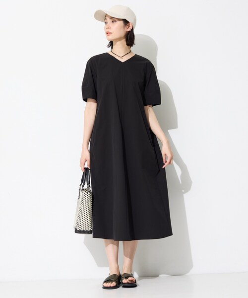 INDIVI（インディヴィ）の「【撥水／UVケア／SETUP可能】軽量ベルト付きAラインワンピース（ワンピース・レディース・ブラック/ベージュ/ブルー系その他・05/13/15 /38/19/34）」の17枚目の写真