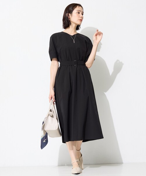 INDIVI（インディヴィ）の「【撥水／UVケア／SETUP可能】軽量ベルト付きAラインワンピース（ワンピース・レディース・ブラック/ベージュ/ブルー系その他・05/13/15 /38/19/34）」の18枚目の写真