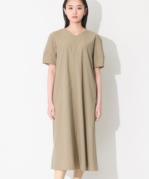 INDIVI（インディヴィ）の「【撥水／UVケア／SETUP可能】軽量ベルト付きAラインワンピース（ワンピース・レディース・ブラック/ベージュ/ブルー系その他・05/13/15 /38/19/34）」の6枚目の写真