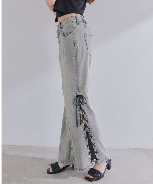 OLIVE des OLIVE(オリーブデオリーブ)の「サイドレースアップストレッチフレアパンツ(デニムパンツ・レディース・サックスブルー/ブルー/グレー・MEDIUM/SMALL)」の5枚目の写真