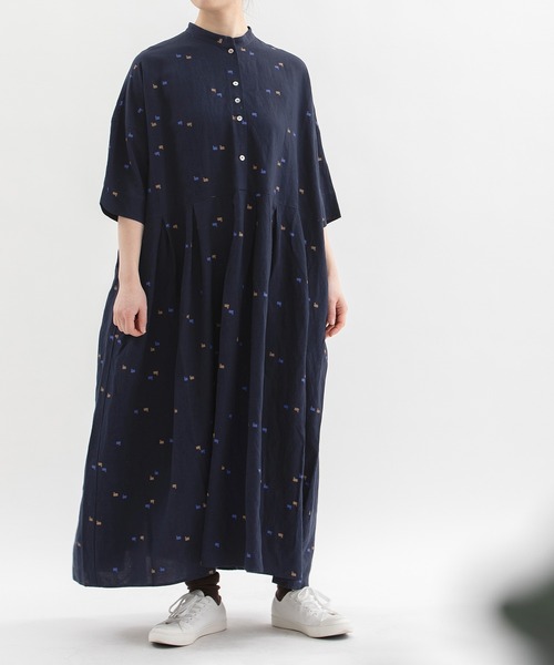 nop de nod(ノップドゥノッド)の「リネンレーヨンスワンプリント切り替えワンピース(ワンピース・レディース・ダークブルー/ネイビー/スモークピンク・3)」の2枚目の写真