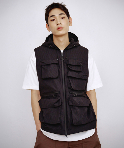 KALAPATTHAR(カラパタール)の「MULTI POCKET NYLON HOODED VEST - BLACK(ベスト・メンズ・その他・MEDIUM/LARGE)」の3枚目の写真