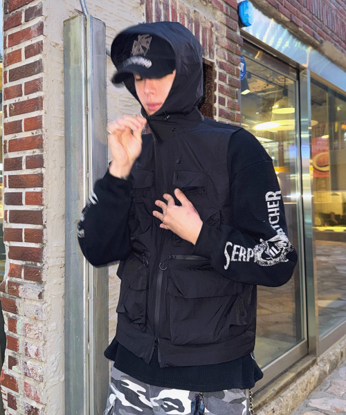 KALAPATTHAR(カラパタール)の「MULTI POCKET NYLON HOODED VEST - BLACK(ベスト・メンズ・その他・MEDIUM/LARGE)」の9枚目の写真