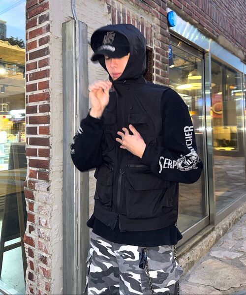 KALAPATTHAR(カラパタール)の「MULTI POCKET NYLON HOODED VEST - BLACK(ベスト・メンズ・その他・MEDIUM/LARGE)」の10枚目の写真