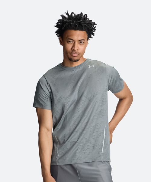 UNDER ARMOUR(アンダーアーマー)の「UAクール プロ ベント ショートスリーブ Tシャツ(トレーニング/メンズ)(Tシャツ/カットソー・メンズ・グレー・XL/L/M/S/3XL/2XL)」の1枚目の写真