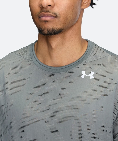 UNDER ARMOUR(アンダーアーマー)の「UAクール プロ ベント ショートスリーブ Tシャツ(トレーニング/メンズ)(Tシャツ/カットソー・メンズ・グレー・XL/L/M/S/3XL/2XL)」の3枚目の写真