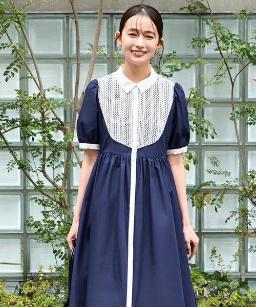 RUIRUE BOUTIQUE（ルイルエブティック）の「洗える ｜ レース 切り替え フレア シャツワンピース ｜ ワンピース・夏ワンピース・ロングワンピース・リゾートワンピース・デザインワンピース・レースワンピース・フレアスカート（シャツワンピース・レディース・ライトグレー系1/オフホワイト/ネイビー系1・S/M/L）」の4枚目の写真