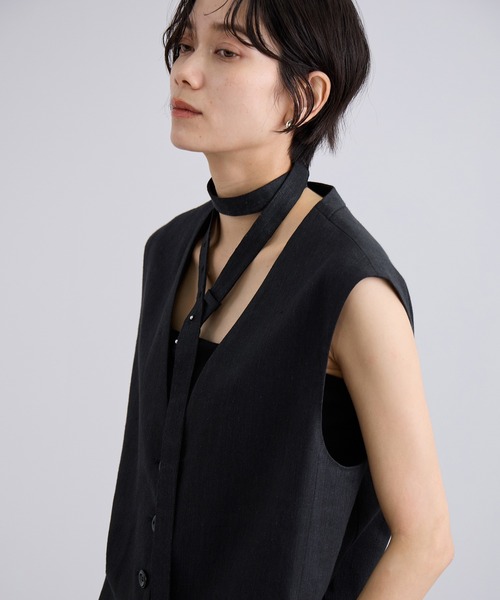 SALON adam et rope'(サロン アダム エ ロペ)の「NALYAビスコース・麻ツイルジレ / セットアップ対応(ベスト・レディース・ブルー系その他2/キナリ/ブラック・FREE)」の18枚目の写真