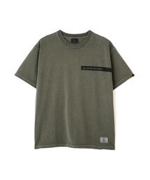 Alpha Industries（アルファインダストリーズ）の「【日本限定】Alpha Industries/アルファ インダストリーズ/EYES ON THE PRIZE PIN‐UP T‐SHIRT/アイズ オン ザ プライズ ピンナップTシャツ（Tシャツ/カットソー）」