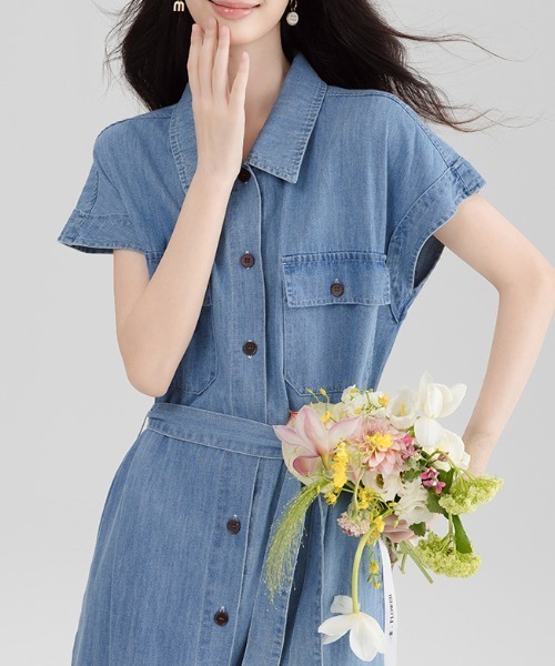 AMAJI(アマジ)の「デニムワンピース 半袖 ウエストリボン付き ロング丈(ワンピース・レディース・ブルー・SMALL/MEDIUM/LARGE)」の4枚目の写真