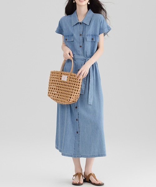 AMAJI(アマジ)の「デニムワンピース 半袖 ウエストリボン付き ロング丈(ワンピース・レディース・ブルー・SMALL/MEDIUM/LARGE)」の6枚目の写真