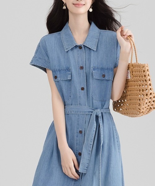 AMAJI(アマジ)の「デニムワンピース 半袖 ウエストリボン付き ロング丈(ワンピース・レディース・ブルー・SMALL/MEDIUM/LARGE)」の2枚目の写真