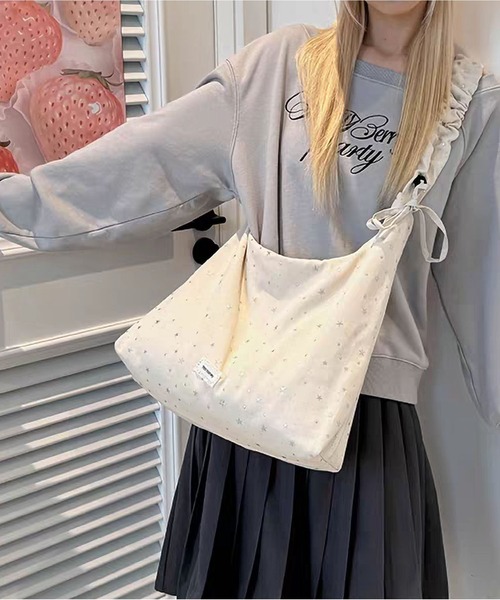 LA VORAGINE(ラ ヴォラジネ)の「A4対応大容量スターデザインドロストショルダーバッグ(ショルダーバッグ・レディース・ブラック/ブルー/グリーン/ピンク/イエロー/ベージュ・FREE)」の20枚目の写真