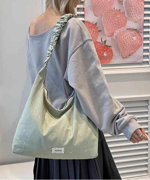 LA VORAGINE(ラ ヴォラジネ)の「A4対応大容量スターデザインドロストショルダーバッグ(ショルダーバッグ・レディース・ブラック/ブルー/グリーン/ピンク/イエロー/ベージュ・FREE)」の18枚目の写真