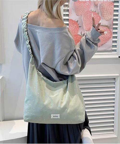 LA VORAGINE(ラ ヴォラジネ)の「A4対応大容量スターデザインドロストショルダーバッグ(ショルダーバッグ・レディース・ブラック/ブルー/グリーン/ピンク/イエロー/ベージュ・FREE)」の16枚目の写真