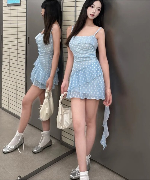 AsheKsha(アシクシャ)の「甘い欲望の風ブルーのドット柄フリルキャミソールワンピース(ワンピース・レディース・ブルー・F)」の2枚目の写真