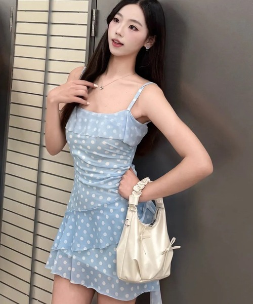 AsheKsha(アシクシャ)の「甘い欲望の風ブルーのドット柄フリルキャミソールワンピース(ワンピース・レディース・ブルー・F)」の7枚目の写真