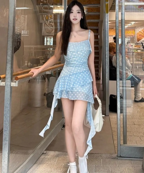 AsheKsha(アシクシャ)の「甘い欲望の風ブルーのドット柄フリルキャミソールワンピース(ワンピース・レディース・ブルー・F)」の9枚目の写真