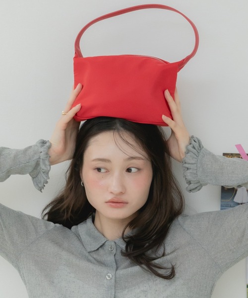 HEILIS（ヘイリス）の「ワンハンドルジップミニ軽量バッグ/ミニバッグ ワンハンドルバッグ ハンドバッグ 軽量バッグ ジップバッグ ファスナー付き コンパクトバッグ ナイロンバッグ 秋 秋服 秋コーデ 秋バッグ 秋小物 秋冬 秋冬コーデ 長袖コーデ ニットコーデ カーディガンコーデ ジャケットコーデ ライトアウター 韓国ファッション 韓国コーデ カジュアル シンプル ブラック アイボリー ピンク レッド イエロー（ハンドバッグ・レディース・ブラック/レッド/アイボリー/ライトイエロー/ピンク・FREE）」の5枚目の写真
