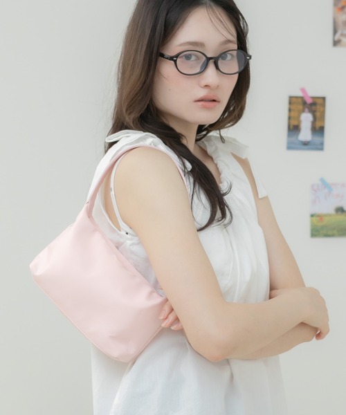 HEILIS（ヘイリス）の「ワンハンドルジップミニ軽量バッグ/ミニバッグ ワンハンドルバッグ ハンドバッグ 軽量バッグ ジップバッグ ファスナー付き コンパクトバッグ ナイロンバッグ 秋 秋服 秋コーデ 秋バッグ 秋小物 秋冬 秋冬コーデ 長袖コーデ ニットコーデ カーディガンコーデ ジャケットコーデ ライトアウター 韓国ファッション 韓国コーデ カジュアル シンプル ブラック アイボリー ピンク レッド イエロー（ハンドバッグ・レディース・ブラック/レッド/アイボリー/ライトイエロー/ピンク・FREE）」の4枚目の写真
