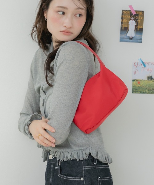 HEILIS（ヘイリス）の「ワンハンドルジップミニ軽量バッグ/ミニバッグ ワンハンドルバッグ ハンドバッグ 軽量バッグ ジップバッグ ファスナー付き コンパクトバッグ ナイロンバッグ 秋 秋服 秋コーデ 秋バッグ 秋小物 秋冬 秋冬コーデ 長袖コーデ ニットコーデ カーディガンコーデ ジャケットコーデ ライトアウター 韓国ファッション 韓国コーデ カジュアル シンプル ブラック アイボリー ピンク レッド イエロー（ハンドバッグ・レディース・ブラック/レッド/アイボリー/ライトイエロー/ピンク・FREE）」の7枚目の写真