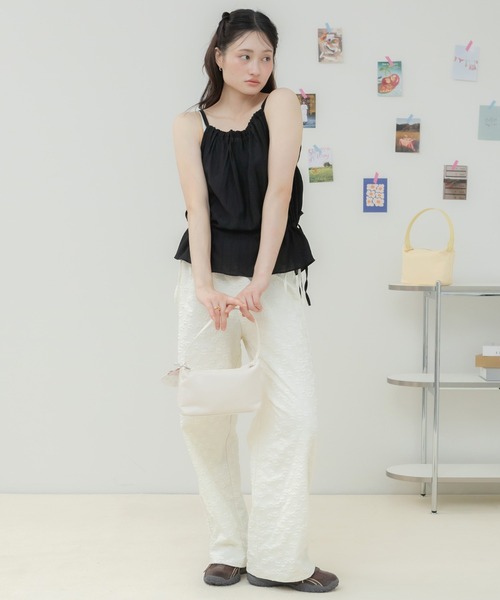 HEILIS（ヘイリス）の「ワンハンドルジップミニ軽量バッグ/ミニバッグ ワンハンドルバッグ ハンドバッグ 軽量バッグ ジップバッグ ファスナー付き コンパクトバッグ ナイロンバッグ 秋 秋服 秋コーデ 秋バッグ 秋小物 秋冬 秋冬コーデ 長袖コーデ ニットコーデ カーディガンコーデ ジャケットコーデ ライトアウター 韓国ファッション 韓国コーデ カジュアル シンプル ブラック アイボリー ピンク レッド イエロー（ハンドバッグ・レディース・ブラック/レッド/アイボリー/ライトイエロー/ピンク・FREE）」の14枚目の写真