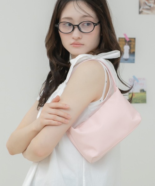 HEILIS（ヘイリス）の「ワンハンドルジップミニ軽量バッグ/ミニバッグ ワンハンドルバッグ ハンドバッグ 軽量バッグ ジップバッグ ファスナー付き コンパクトバッグ ナイロンバッグ 秋 秋服 秋コーデ 秋バッグ 秋小物 秋冬 秋冬コーデ 長袖コーデ ニットコーデ カーディガンコーデ ジャケットコーデ ライトアウター 韓国ファッション 韓国コーデ カジュアル シンプル ブラック アイボリー ピンク レッド イエロー（ハンドバッグ・レディース・ブラック/レッド/アイボリー/ライトイエロー/ピンク・FREE）」の17枚目の写真