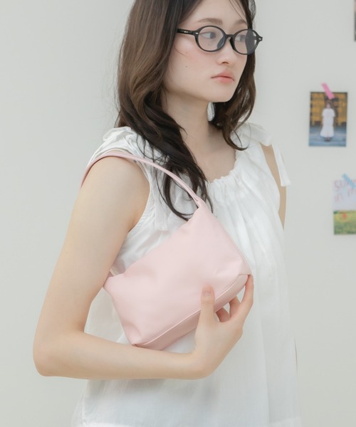 HEILIS（ヘイリス）の「ワンハンドルジップミニ軽量バッグ/ミニバッグ ワンハンドルバッグ ハンドバッグ 軽量バッグ ジップバッグ ファスナー付き コンパクトバッグ ナイロンバッグ 秋 秋服 秋コーデ 秋バッグ 秋小物 秋冬 秋冬コーデ 長袖コーデ ニットコーデ カーディガンコーデ ジャケットコーデ ライトアウター 韓国ファッション 韓国コーデ カジュアル シンプル ブラック アイボリー ピンク レッド イエロー（ハンドバッグ・レディース・ブラック/レッド/アイボリー/ライトイエロー/ピンク・FREE）」の18枚目の写真
