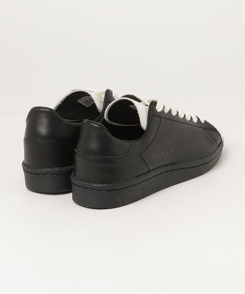 Y-3(ワイスリー)の「Y-3 SUPERSTAR(スニーカー・メンズ・ブラック×ホワイト・28.0cm/27.5cm/27.0cm/26.5cm/26.0cm/25.5cm/28.5cm/23.5cm/22.5cm/23.0cm/24.0cm/24.5cm/29.0cm/25.0cm/29.5cm)」の2枚目の写真