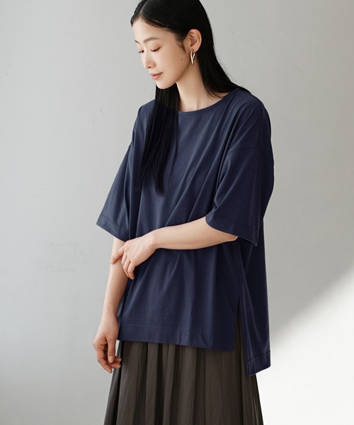 zootie(ズーティー)の「URBAN PLUS スリットTシャツ(Tシャツ/カットソー・レディース・オフホワイト/ラベンダー/ライトブルー/テラコッタ/ダークグリーン/ネイビー/アイボリー/ライトベージュ/スモークピンク/グレイッシュベージュ/ブラック/グレイッシュブルー/ブラウン系その他/チャコール・フリー)」の12枚目の写真