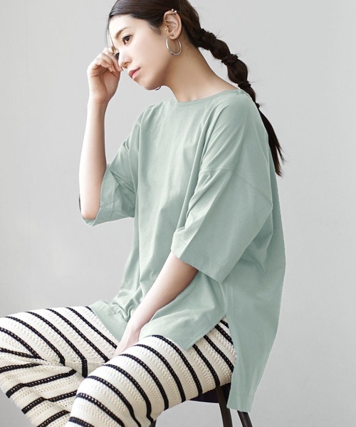zootie(ズーティー)の「URBAN PLUS スリットTシャツ(Tシャツ/カットソー・レディース・オフホワイト/ラベンダー/ライトブルー/テラコッタ/ダークグリーン/ネイビー/アイボリー/ライトベージュ/スモークピンク/グレイッシュベージュ/ブラック/グレイッシュブルー/ブラウン系その他/チャコール・フリー)」の11枚目の写真