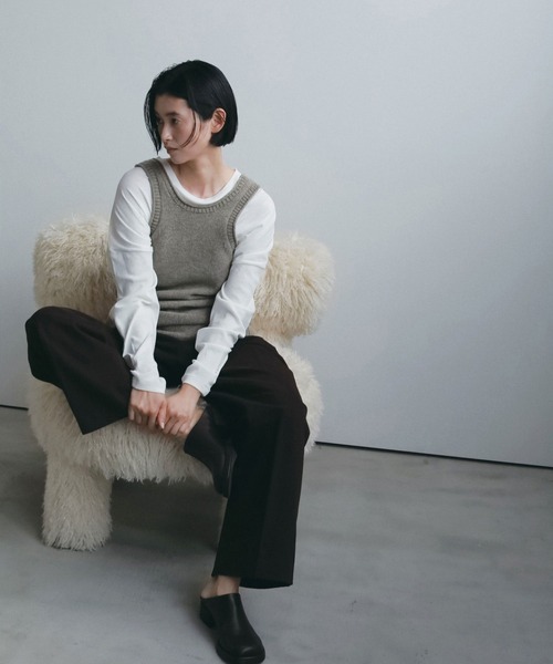 anuke(アンヌーク)の「Knit Long Tanktop(タンクトップ・レディース・グレイッシュベージュ/チャコールグレー・FREE)」の14枚目の写真