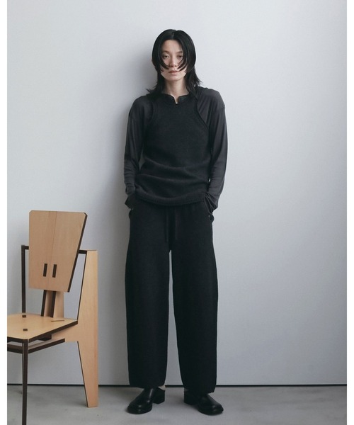 anuke(アンヌーク)の「Knit Long Tanktop(タンクトップ・レディース・グレイッシュベージュ/チャコールグレー・FREE)」の9枚目の写真