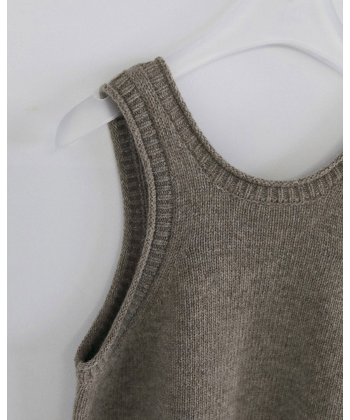 anuke(アンヌーク)の「Knit Long Tanktop(タンクトップ・レディース・グレイッシュベージュ/チャコールグレー・FREE)」の6枚目の写真