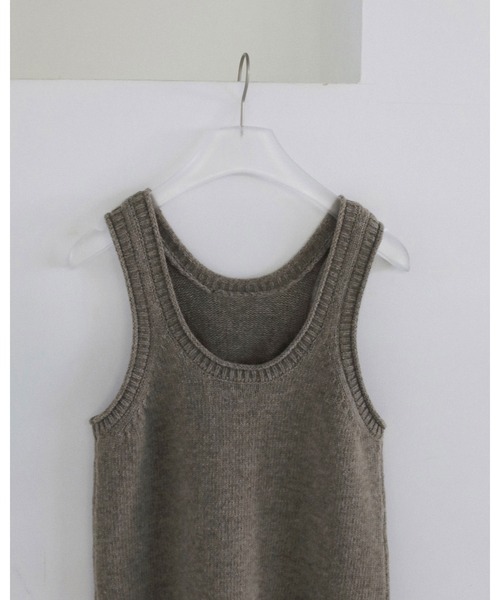 anuke(アンヌーク)の「Knit Long Tanktop(タンクトップ・レディース・グレイッシュベージュ/チャコールグレー・FREE)」の3枚目の写真