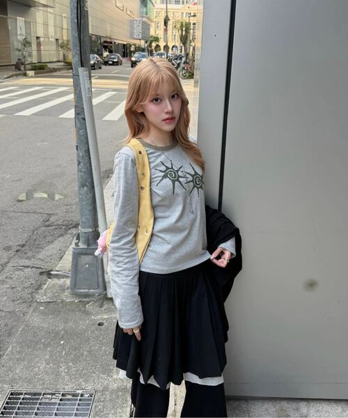 COIRIS(コイリス)の「ソルナ 配色 ラウンドネック 長袖Tシャツ 男女共用 (4カラー)(Tシャツ/カットソー・レディース・グレー/ホワイト×レッド/ホワイト×ブラック/ブラック・FREE/L size)」の22枚目の写真