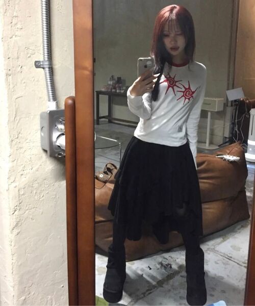 COIRIS(コイリス)の「ソルナ 配色 ラウンドネック 長袖Tシャツ 男女共用 (4カラー)(Tシャツ/カットソー・レディース・グレー/ホワイト×レッド/ホワイト×ブラック/ブラック・FREE/L size)」の20枚目の写真
