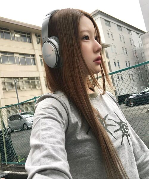 COIRIS(コイリス)の「ソルナ 配色 ラウンドネック 長袖Tシャツ 男女共用 (4カラー)(Tシャツ/カットソー・レディース・グレー/ホワイト×レッド/ホワイト×ブラック/ブラック・FREE/L size)」の15枚目の写真