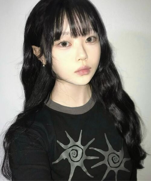 COIRIS(コイリス)の「ソルナ 配色 ラウンドネック 長袖Tシャツ 男女共用 (4カラー)(Tシャツ/カットソー・レディース・グレー/ホワイト×レッド/ホワイト×ブラック/ブラック・FREE/L size)」の5枚目の写真