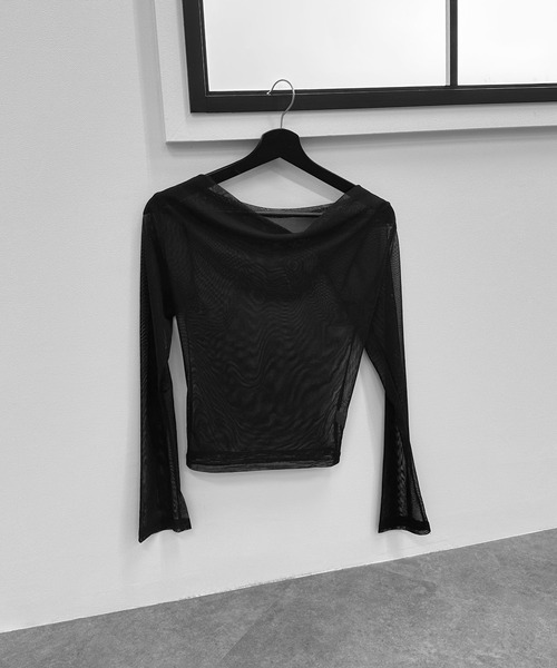LVEU.(ラブユ.)の「【LVEU.】メッシュオフショルダートップス / トップス カットソー オフショルダー オフショル シンプル 肌見せ ストレッチ ヘルシー 長袖 メッシュ シアー ブラック ZOZOTOWN限定(Tシャツ/カットソー・レディース・ブラック・FREE)」の7枚目の写真