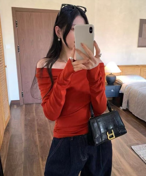 STAY MOTION（ステイモーション）の「【WEB限定】アシメトリーオフショルカットソー［骨格ストレート／肌見せ／きれいめ／大人フェミニン］（Tシャツ/カットソー・レディース・ブラック/ベージュ/アイボリー/レッド・M/S）」の4枚目の写真