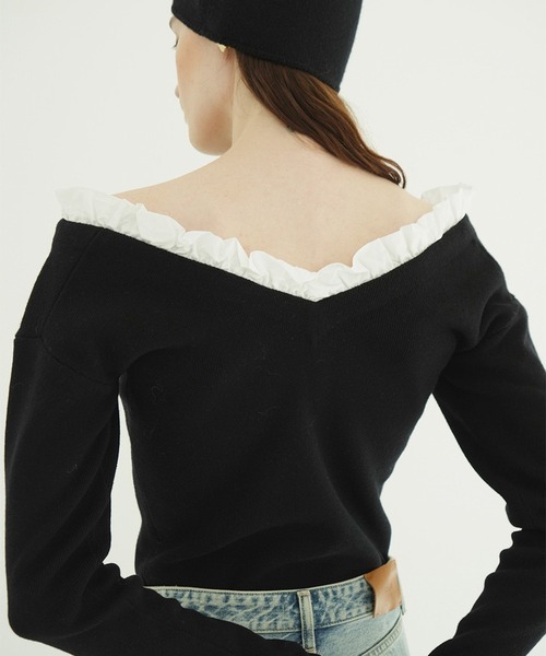 CLANE(クラネ)の「2WAY FRILL V NECK KNIT TOPS(ニット/セーター・レディース・ブラック/グレー・1/2)」の2枚目の写真